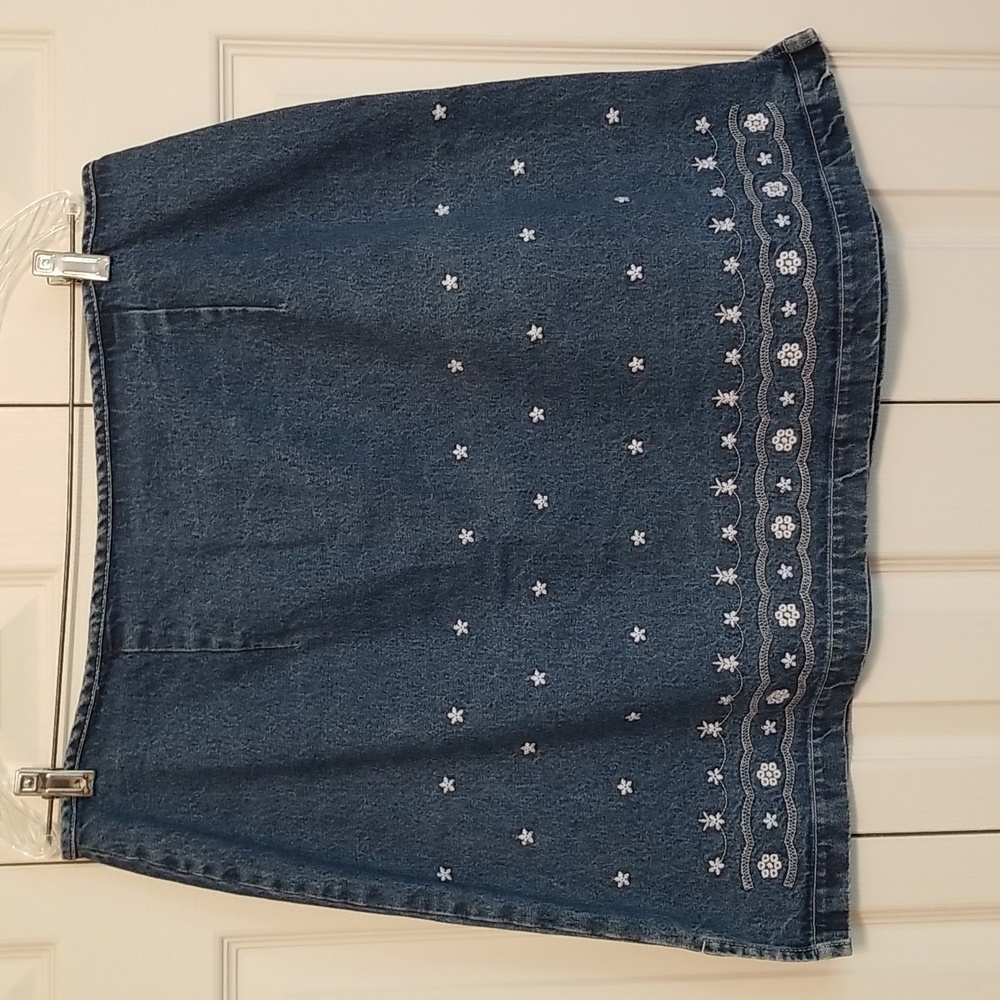 Embroidered denim skirt